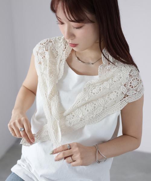 Riberry(リベリー)の「クロシェ花柄トライアングルスカーフ(バンダナ/スカーフ・レディース・A/B・FREE)」の1枚目の写真