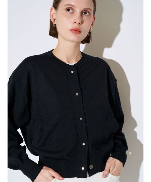 ELENDEEK(エレンディーク)の「ニットブルゾン(カーディガン/ボレロ・レディース・オフホワイト/ブラック/レッド・FREE)」の21枚目の写真