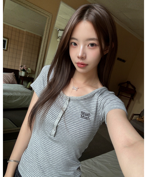 muahmuah（ムーアムーア）の「ヘンリーネック ストライプ半袖Tシャツ [5カラー]（Tシャツ/カットソー・レディース・アイボリー/ブラック/ライトブルー/グレー/バーガンディー・FREE）」の7枚目の写真