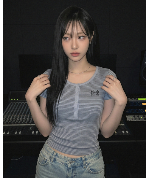 muahmuah（ムーアムーア）の「ヘンリーネックストライプ半袖Tシャツ[5色]（Tシャツ/カットソー・レディース・アイボリー/ブラック/ライトブルー/グレー/バーガンディー・FREE）」の7枚目の写真