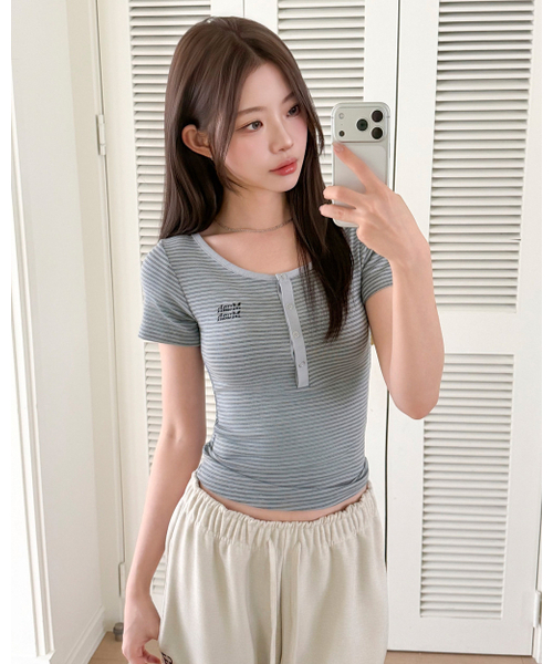 muahmuah（ムーアムーア）の「ヘンリーネックストライプ半袖Tシャツ[5色]（Tシャツ/カットソー・レディース・アイボリー/ブラック/ライトブルー/グレー/バーガンディー・FREE）」の8枚目の写真