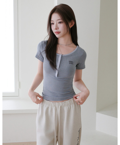 muahmuah（ムーアムーア）の「ヘンリーネックストライプ半袖Tシャツ[5色]（Tシャツ/カットソー・レディース・アイボリー/ブラック/ライトブルー/グレー/バーガンディー・FREE）」の9枚目の写真