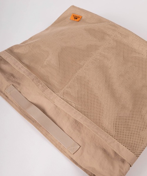 KRIFF MAYER（クリフメイヤー）の「【79】【KRIFF MAYER/クリフメイヤー】ワンポイントロゴ 保冷ポケット付 ナイロン 2WAY ショルダーバック/トートバック（ショルダーバッグ・メンズ・ブラック/ベージュ・FREE）」の6枚目の写真