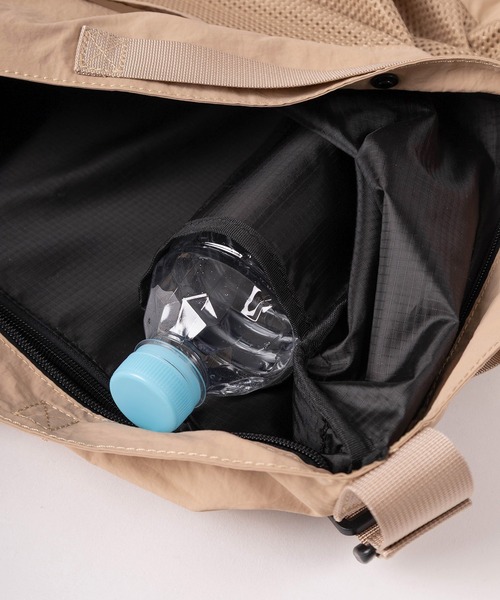 KRIFF MAYER（クリフメイヤー）の「【79】【KRIFF MAYER/クリフメイヤー】ワンポイントロゴ 保冷ポケット付 ナイロン 2WAY ショルダーバック/トートバック（ショルダーバッグ・メンズ・ブラック/ベージュ・FREE）」の10枚目の写真