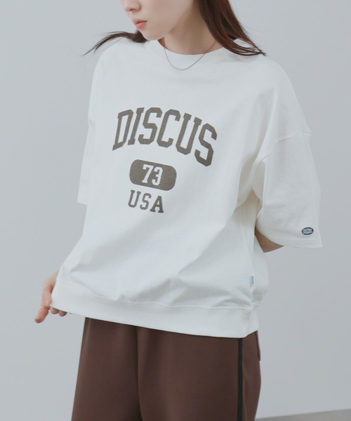 DISCUS（ディスカス）の「DISCUS　カレッジロゴプリント  半袖Tシャツ（Tシャツ/カットソー・レディース・ホワイト/ブラック/ライトブルー/杢グレー・M/L）」の3枚目の写真