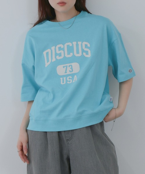 DISCUS（ディスカス）の「DISCUS　カレッジロゴプリント  半袖Tシャツ（Tシャツ/カットソー・レディース・ホワイト/ブラック/ライトブルー/杢グレー・M/L）」の2枚目の写真