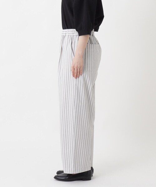 one'sterrace（ワンズテラス）の「タイプライタータック入りストレートパンツ（その他パンツ・レディース・ブルー系その他7/グリーン系その他6/ブラック系8/アイボリー系8・02）」の6枚目の写真