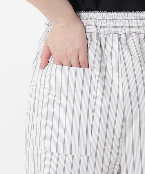 one'sterrace（ワンズテラス）の「タイプライタータック入りストレートパンツ（その他パンツ・レディース・ブルー系その他7/グリーン系その他6/ブラック系8/アイボリー系8・02）」の8枚目の写真