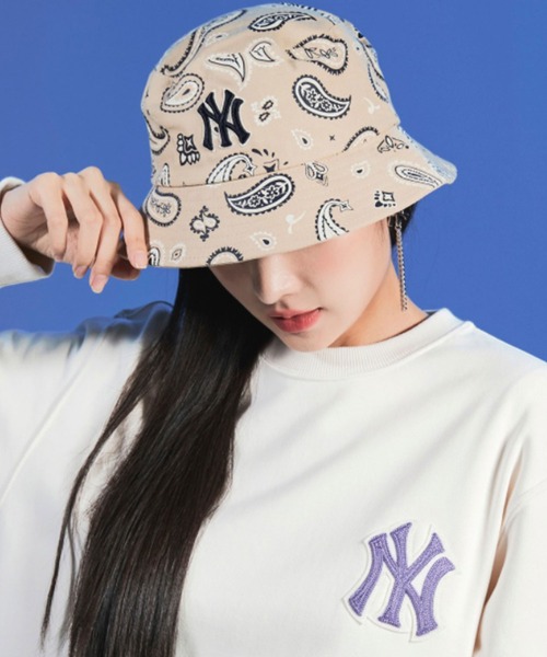 MLB(メジャーリーグベースボール)の「エムエルビー【MLB】- ニューヨーク・ヤンキース ペイズリー バケットハット【New York Yankees Paisley Bucket Hat 3AHT0292N】(ハット・メンズ・ベージュ・57)」の1枚目の写真