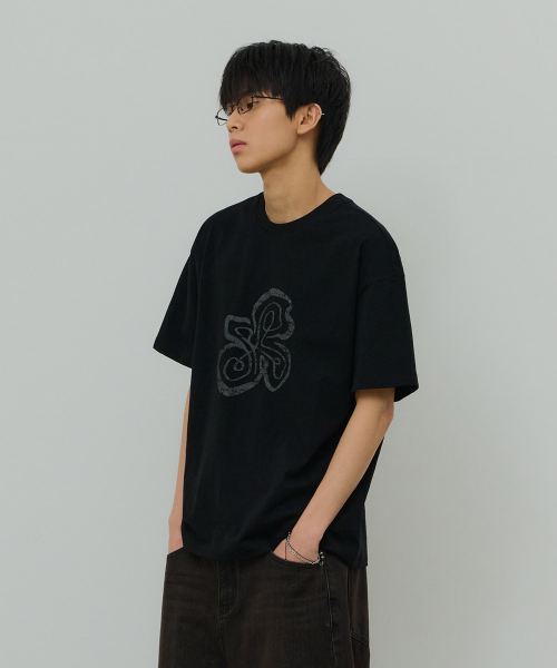 DESIRED(デシレッド)の「フロントグラフィック半袖Tシャツ-FBSK5808D03(Tシャツ/カットソー・メンズ・ブラック・MEDIUM/LARGE/X-LARGE)」の2枚目の写真