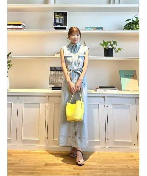 allureville(アルアバイル)の「ブリーチデニムワンピース(ワンピース・レディース・ライトブルー・2/1)」の16枚目の写真