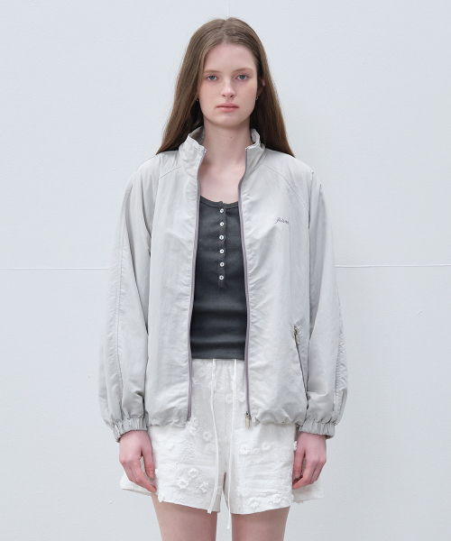 FRIVER07（フリバー07）の「Sporty zip up nylon jumper [FRSP06JP02]_Gray（ナイロンジャケット・レディース・ライトグレー・FREE）」の2枚目の写真
