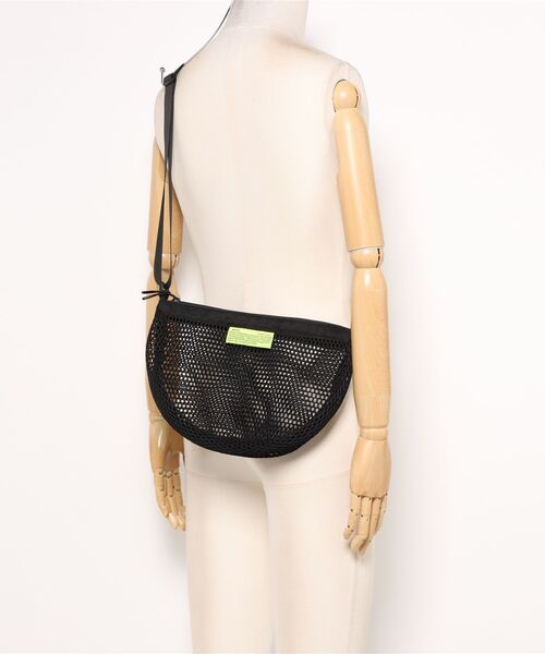 WEEKEND(ER)（ウィークエンダー）の「WEEKEND(ER)/ウィークエンダー ショルダーバック CORASE MESH 9279801（ショルダーバッグ・メンズ・ブラック・FREE）」の5枚目の写真
