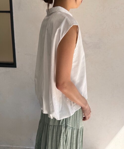 Jena espace merveilleux(ジェナ エスパスメルヴェイユ)の「【ほんのり個性をプラス】バックバルーンシャツ(シャツ/ブラウス・レディース・オフホワイト/チャコールグレー/ブルー・FREE)」の6枚目の写真