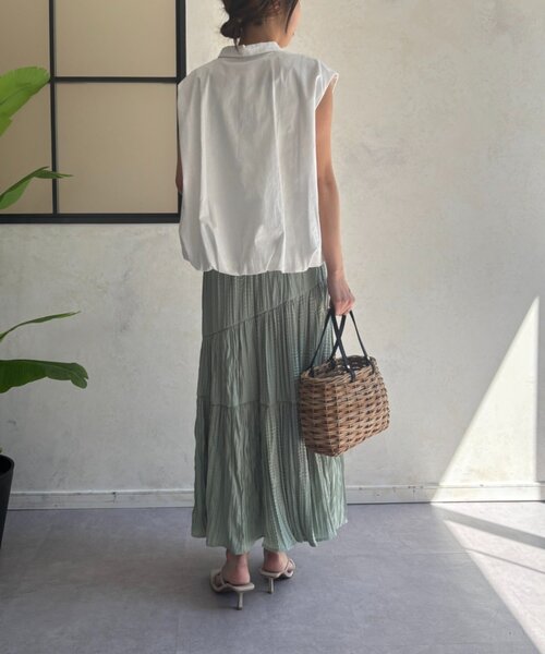 Jena espace merveilleux(ジェナ エスパスメルヴェイユ)の「【ほんのり個性をプラス】バックバルーンシャツ(シャツ/ブラウス・レディース・オフホワイト/チャコールグレー/ブルー・FREE)」の10枚目の写真