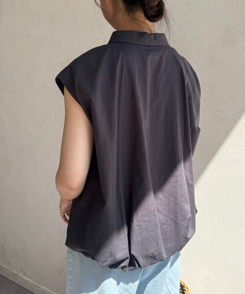 Jena espace merveilleux(ジェナ エスパスメルヴェイユ)の「【ほんのり個性をプラス】バックバルーンシャツ(シャツ/ブラウス・レディース・オフホワイト/チャコールグレー/ブルー・FREE)」の14枚目の写真