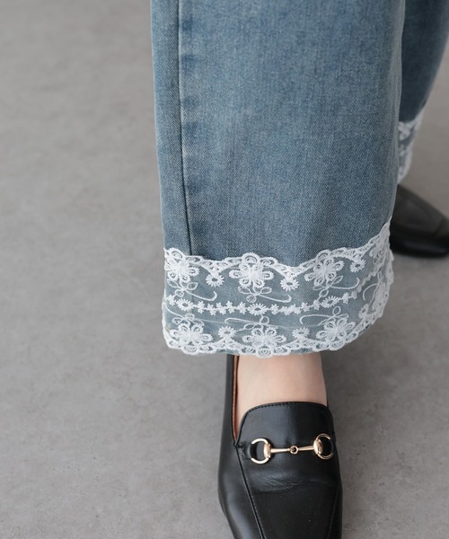 BLUEEAST(ブルーイースト)の「ヘムレースワイドデニム(デニムパンツ・レディース・ブルー・SMALL/MEDIUM)」の6枚目の写真