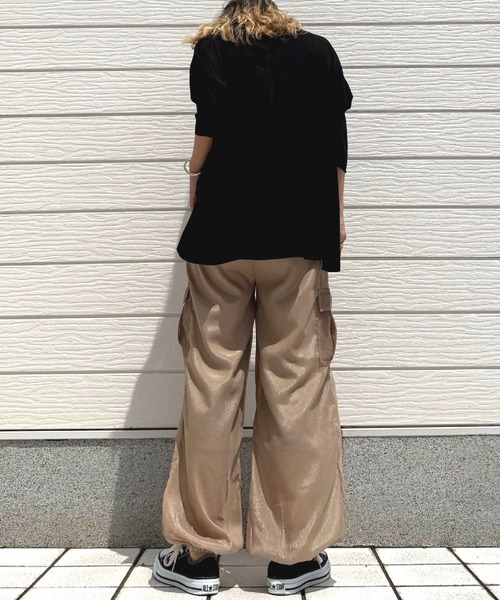 Q（キュー）の「シアーカーゴパンツ（カーゴパンツ・レディース・ブラック/グレイッシュベージュ・MEDIUM）」の16枚目の写真