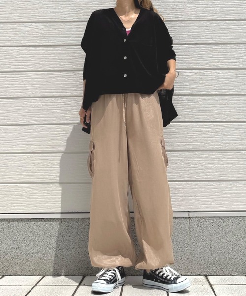 Q（キュー）の「シアーカーゴパンツ（カーゴパンツ・レディース・ブラック/グレイッシュベージュ・MEDIUM）」の14枚目の写真
