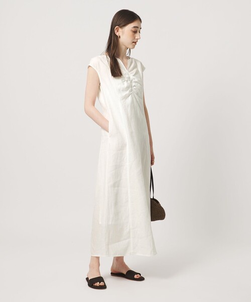 UNITED ARROWS(ユナイテッドアローズ)の「リネン シャーリング スキッパー ワンピース ‐ウォッシャブル‐(ワンピース・レディース・ブラック/ホワイト/ライラック・38/36)」の2枚目の写真