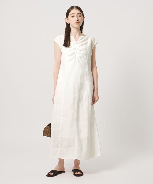 UNITED ARROWS(ユナイテッドアローズ)の「リネン シャーリング スキッパー ワンピース ‐ウォッシャブル‐(ワンピース・レディース・ブラック/ホワイト/ライラック・38/36)」の6枚目の写真