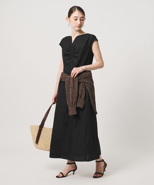 UNITED ARROWS(ユナイテッドアローズ)の「リネン シャーリング スキッパー ワンピース ‐ウォッシャブル‐(ワンピース・レディース・ブラック/ホワイト/ライラック・38/36)」の9枚目の写真
