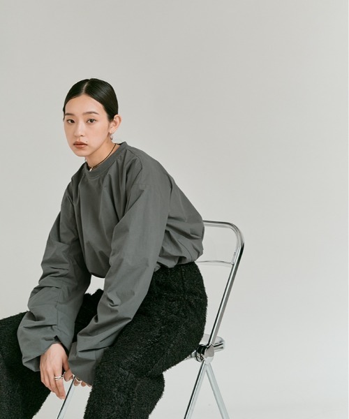 W:Huku(フーク)の「タイプライター ショート バルーン トップス / Cotton Typewriter Short Balloon Top(シャツ/ブラウス・レディース・ブラック/グレー・FREE)」の2枚目の写真