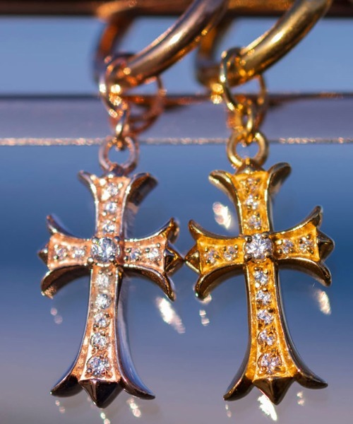 IRIEBEACH(アイリービーチ)の「mini cross CZ hoop pierce/【ハワイアンジュエリー】【サージカルステンレス】【金属アレルギー対応】【IRIEBEACH / アイリービーチ】つけっぱなしOK(ピアス(片耳用)・レディース・ピンク/シルバー/ゴールド・FREE)」の2枚目の写真