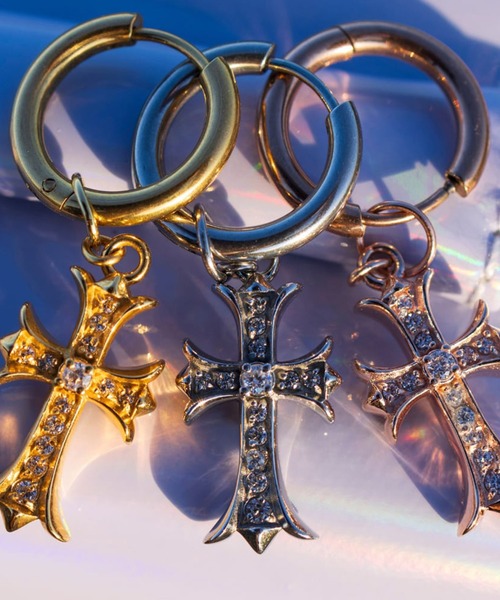 IRIEBEACH(アイリービーチ)の「mini cross CZ hoop pierce/【ハワイアンジュエリー】【サージカルステンレス】【金属アレルギー対応】【IRIEBEACH / アイリービーチ】つけっぱなしOK(ピアス(片耳用)・レディース・ピンク/シルバー/ゴールド・FREE)」の3枚目の写真