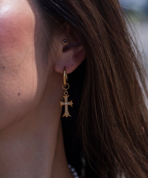 IRIEBEACH(アイリービーチ)の「mini cross CZ hoop pierce/【ハワイアンジュエリー】【サージカルステンレス】【金属アレルギー対応】【IRIEBEACH / アイリービーチ】つけっぱなしOK(ピアス(片耳用)・レディース・ピンク/シルバー/ゴールド・FREE)」の12枚目の写真
