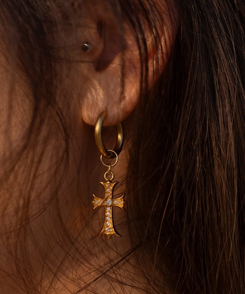 IRIEBEACH(アイリービーチ)の「mini cross CZ hoop pierce/【ハワイアンジュエリー】【サージカルステンレス】【金属アレルギー対応】【IRIEBEACH / アイリービーチ】つけっぱなしOK(ピアス(片耳用)・レディース・ピンク/シルバー/ゴールド・FREE)」の13枚目の写真