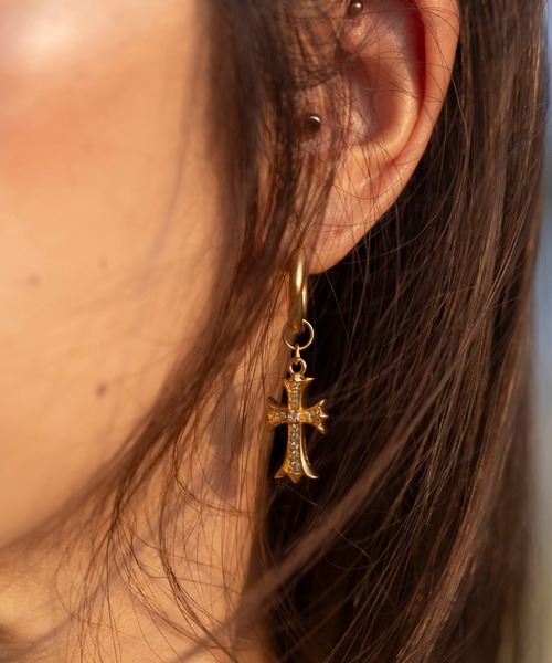 IRIEBEACH(アイリービーチ)の「mini cross CZ hoop pierce/【ハワイアンジュエリー】【サージカルステンレス】【金属アレルギー対応】【IRIEBEACH / アイリービーチ】つけっぱなしOK(ピアス(片耳用)・レディース・ピンク/シルバー/ゴールド・FREE)」の14枚目の写真