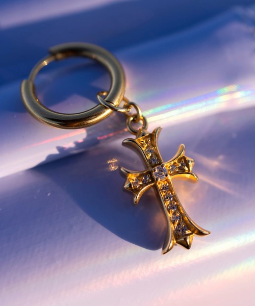 IRIEBEACH(アイリービーチ)の「mini cross CZ hoop pierce/【ハワイアンジュエリー】【サージカルステンレス】【金属アレルギー対応】【IRIEBEACH / アイリービーチ】つけっぱなしOK(ピアス(片耳用)・レディース・ピンク/シルバー/ゴールド・FREE)」の4枚目の写真