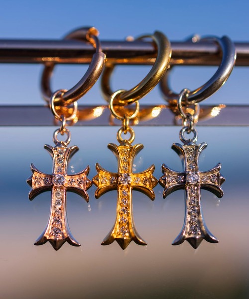 IRIEBEACH(アイリービーチ)の「mini cross CZ hoop pierce/【ハワイアンジュエリー】【サージカルステンレス】【金属アレルギー対応】【IRIEBEACH / アイリービーチ】つけっぱなしOK(ピアス(片耳用)・レディース・ピンク/シルバー/ゴールド・FREE)」の7枚目の写真