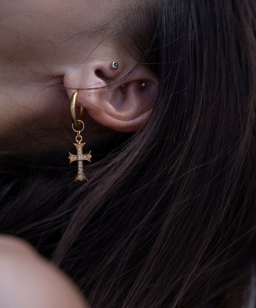 IRIEBEACH(アイリービーチ)の「mini cross CZ hoop pierce/【ハワイアンジュエリー】【サージカルステンレス】【金属アレルギー対応】【IRIEBEACH / アイリービーチ】つけっぱなしOK(ピアス(片耳用)・レディース・ピンク/シルバー/ゴールド・FREE)」の15枚目の写真