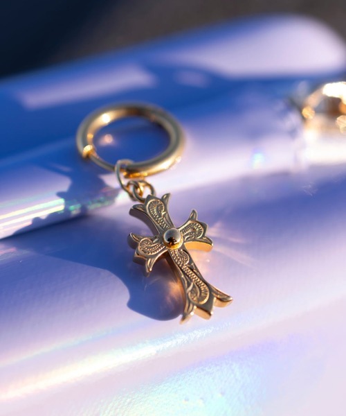 IRIEBEACH(アイリービーチ)の「mini cross CZ hoop pierce/【ハワイアンジュエリー】【サージカルステンレス】【金属アレルギー対応】【IRIEBEACH / アイリービーチ】つけっぱなしOK(ピアス(片耳用)・レディース・ピンク/シルバー/ゴールド・FREE)」の5枚目の写真