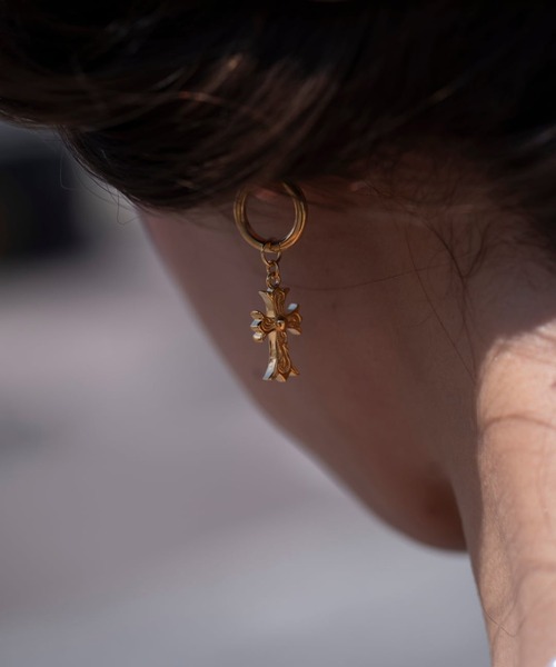 IRIEBEACH(アイリービーチ)の「mini cross CZ hoop pierce/【ハワイアンジュエリー】【サージカルステンレス】【金属アレルギー対応】【IRIEBEACH / アイリービーチ】つけっぱなしOK(ピアス(片耳用)・レディース・ピンク/シルバー/ゴールド・FREE)」の16枚目の写真
