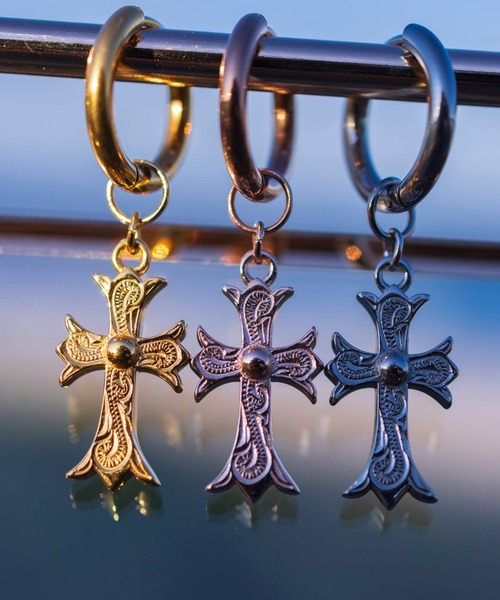IRIEBEACH(アイリービーチ)の「mini cross CZ hoop pierce/【ハワイアンジュエリー】【サージカルステンレス】【金属アレルギー対応】【IRIEBEACH / アイリービーチ】つけっぱなしOK(ピアス(片耳用)・レディース・ピンク/シルバー/ゴールド・FREE)」の8枚目の写真