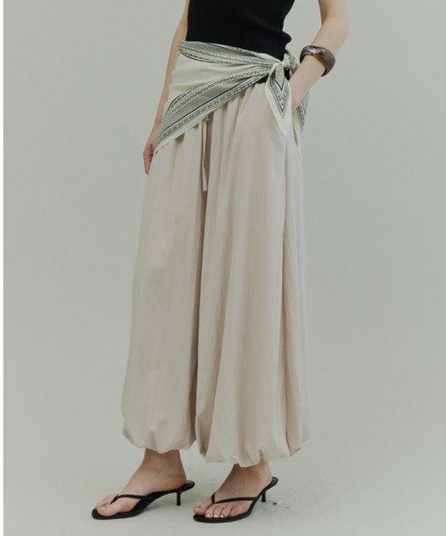 Plumel（プルメル）の「Elastic Waist Balloon Pants / エラスティックバルーンパンツ（その他パンツ・レディース・ブラック/ベージュ/アイボリー・MEDIUM）」の3枚目の写真