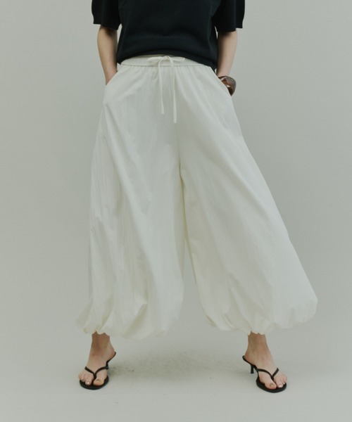 Plumel（プルメル）の「Elastic Waist Balloon Pants / エラスティックバルーンパンツ（その他パンツ・レディース・ブラック/ベージュ/アイボリー・MEDIUM）」の2枚目の写真
