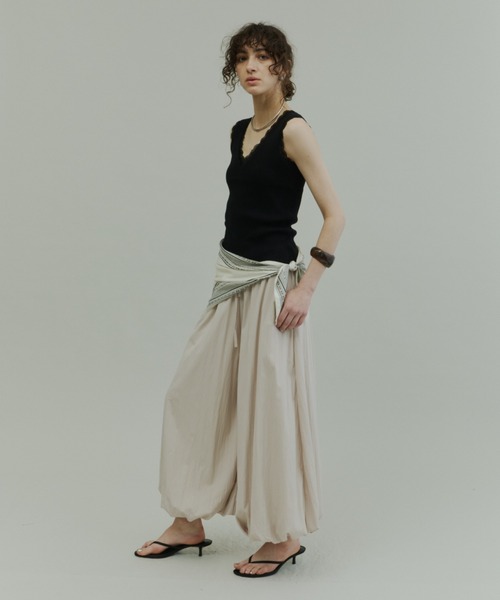 Plumel（プルメル）の「Elastic Waist Balloon Pants / エラスティックバルーンパンツ（その他パンツ・レディース・ブラック/ベージュ/アイボリー・MEDIUM）」の11枚目の写真