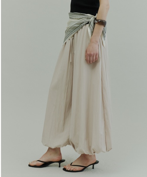 Plumel（プルメル）の「Elastic Waist Balloon Pants / エラスティックバルーンパンツ（その他パンツ・レディース・ブラック/ベージュ/アイボリー・MEDIUM）」の14枚目の写真