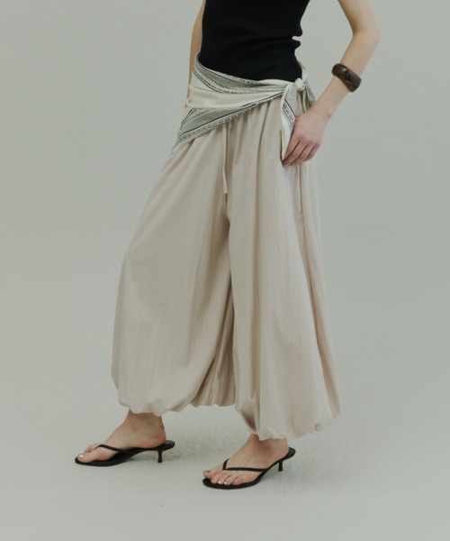 Plumel（プルメル）の「Elastic Waist Balloon Pants / エラスティックバルーンパンツ（その他パンツ・レディース・ブラック/ベージュ/アイボリー・MEDIUM）」の12枚目の写真