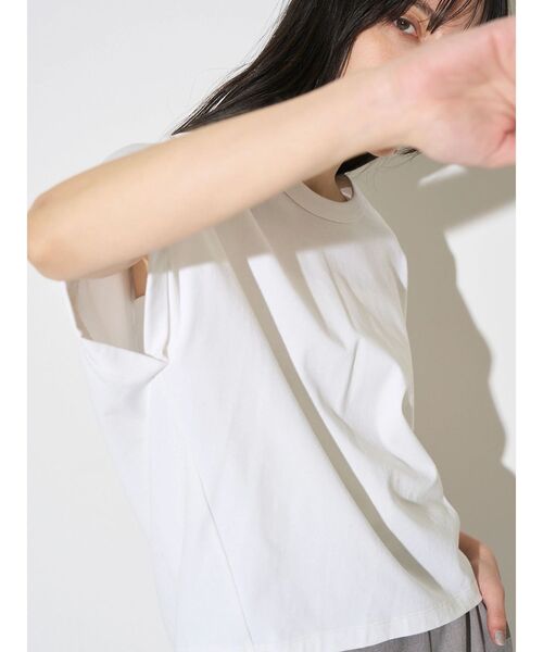 ELENDEEK(エレンディーク)の「ロールアップティーカットソー(Tシャツ/カットソー・レディース・ベージュ/オフホワイト/ブラック・FREE)」の13枚目の写真