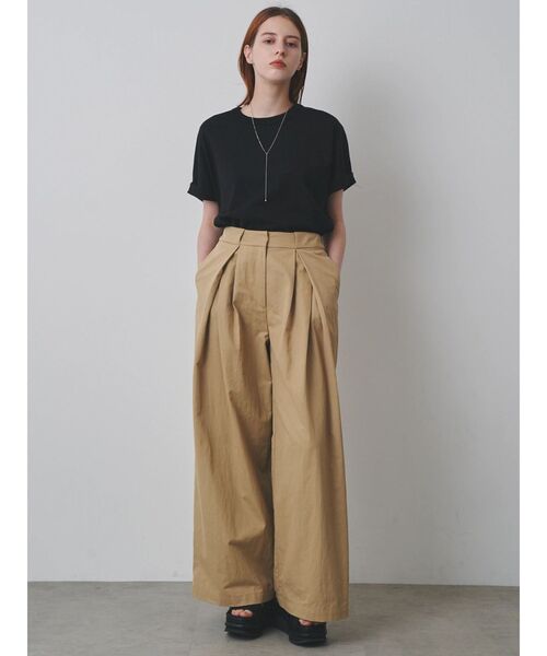 ELENDEEK(エレンディーク)の「ロールアップティーカットソー(Tシャツ/カットソー・レディース・ベージュ/オフホワイト/ブラック・FREE)」の19枚目の写真