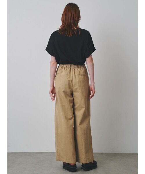 ELENDEEK(エレンディーク)の「ロールアップティーカットソー(Tシャツ/カットソー・レディース・ベージュ/オフホワイト/ブラック・FREE)」の21枚目の写真