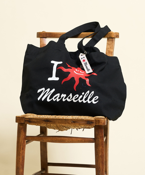 417 EDIFICE(フォーワンセブンエディフィス)の「VACANCE PERMANENTES × 417 I LOVE MARSEILLE Beach Bag(クラッチバッグ・メンズ・ホワイト/ブラック・FREE)」の1枚目の写真