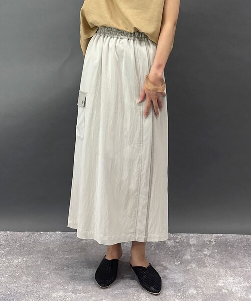 NICOLE white(ニコルホワイト)の「【セットアップ対応】カーゴポケット付きナロースカート(スカート・レディース・オフホワイト/ブラック/ブラウン・FREE)」の1枚目の写真
