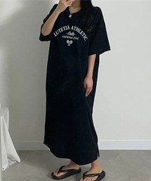 シンプルロゴで大人カジュアルに！毎日着たくなるリラックスTシャツワンピース