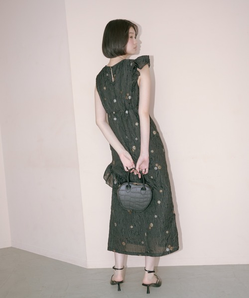 Lil Ambition(リルアンビション)の「【ZOZOTOWN 限定】フラワーフリルワンピース(ワンピース・レディース・ベビーピンク/ブラック/クリーム・M/S)」の4枚目の写真